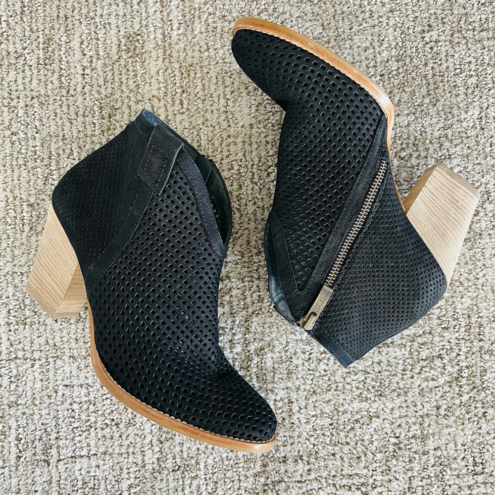 NWT Women’s Paul Green Black Ankle Bootie